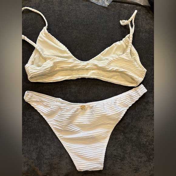White Textured Bikini Set - Picture 3 of 3